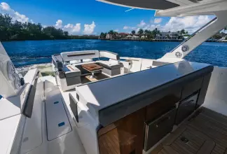 Thumbnail von Tiara Yachts 43LS