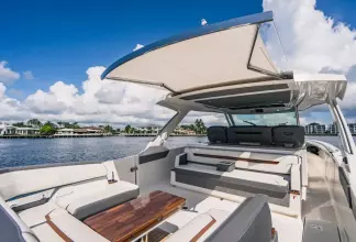 Thumbnail von Tiara Yachts 43LS