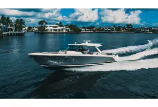 Thumbnail von Tiara Yachts 43LS