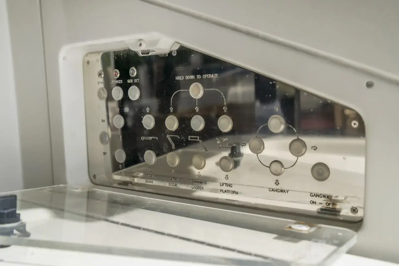 Thumbnail von Azimut 68