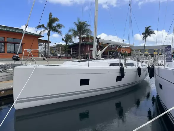 Hanse 418 Silver Alert