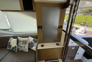 Thumbnail von Cruisers Yachts 45 Cantius To The Moon And Back