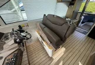 Thumbnail von Cruisers Yachts 45 Cantius To The Moon And Back