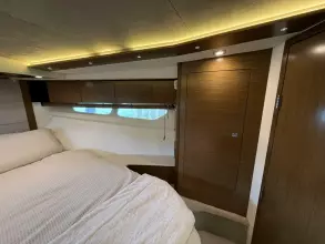 Thumbnail von Cruisers Yachts 45 Cantius To The Moon And Back