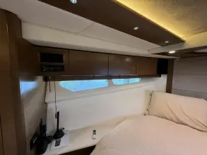 Thumbnail von Cruisers Yachts 45 Cantius To The Moon And Back