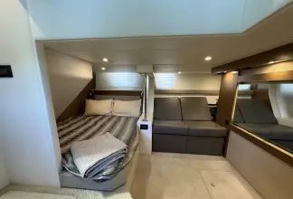 Thumbnail von Cruisers Yachts 45 Cantius To The Moon And Back