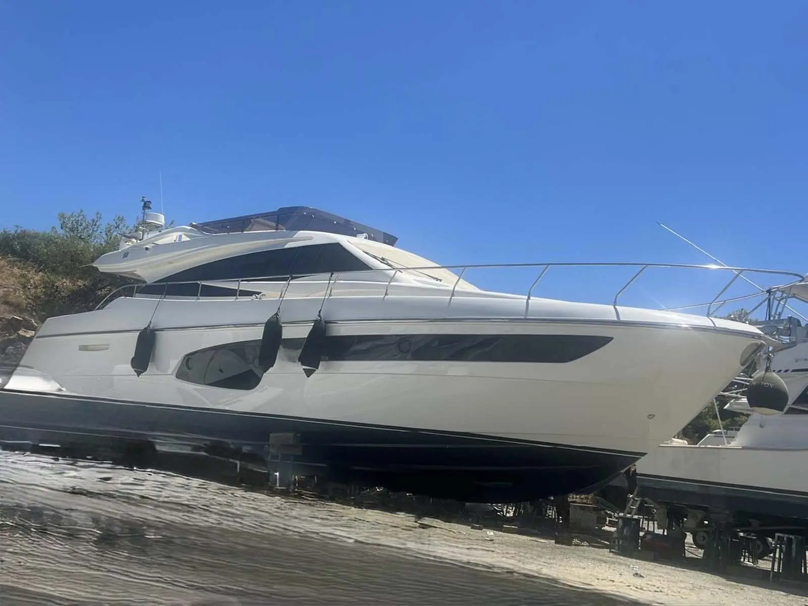 Ferretti Yachts 650