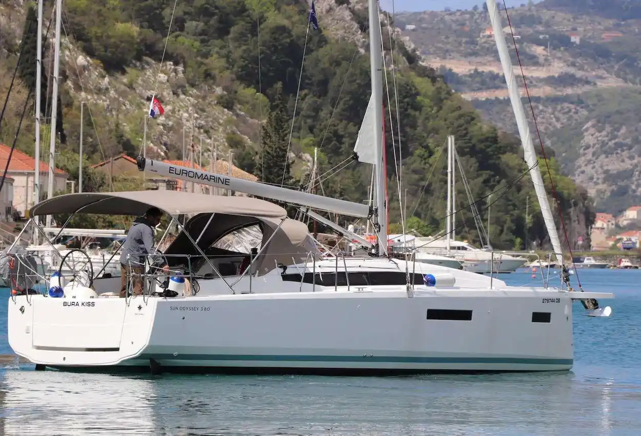 Jeanneau Sun Odyssey 380 Bura Kiss