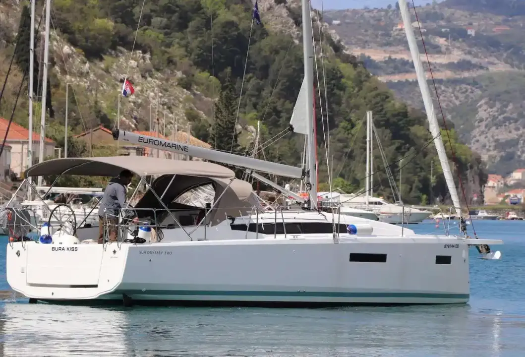 Jeanneau Sun Odyssey 380 Bura Kiss