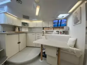 Thumbnail von Luhrs 380