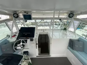 Thumbnail von Luhrs 380