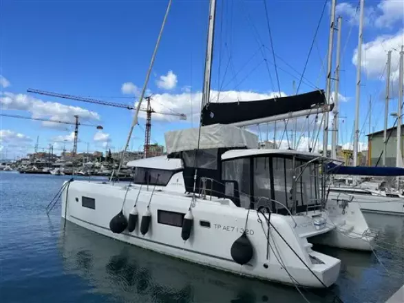 Lagoon 42