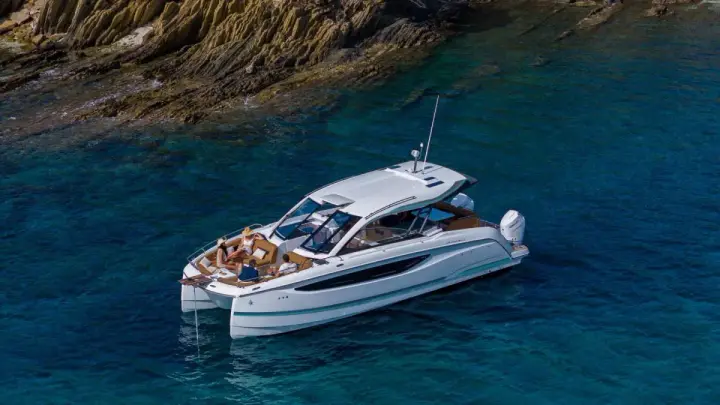 Four Winns TH36 JEANNEAU TH38 Twin-Hull