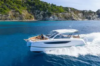 Thumbnail von Four Winns TH36 JEANNEAU TH38 Twin-Hull