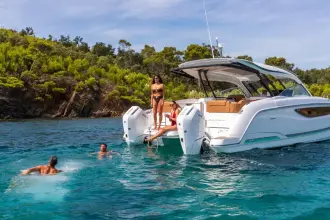 Thumbnail von Four Winns TH36 JEANNEAU TH38 Twin-Hull