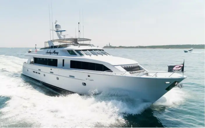 Hatteras 	100 Motor Yacht  Sunday Money