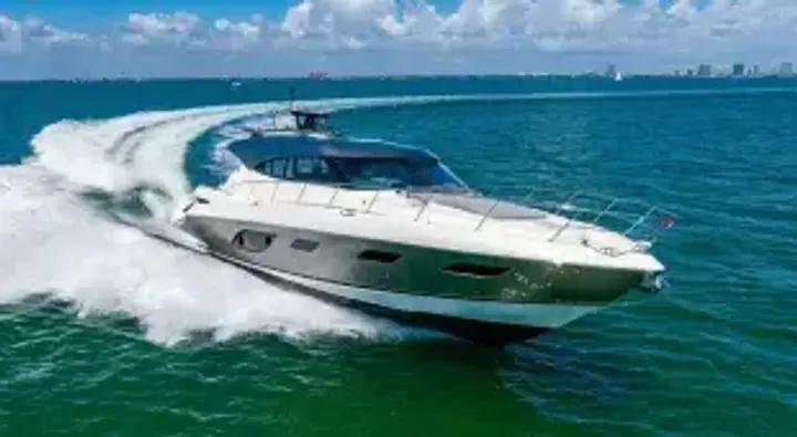 Riviera 6000 Sport Yacht