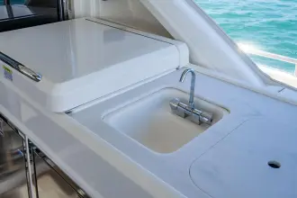 Thumbnail von Riviera 6000 Sport Yacht