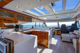 Thumbnail von Riviera 6000 Sport Yacht