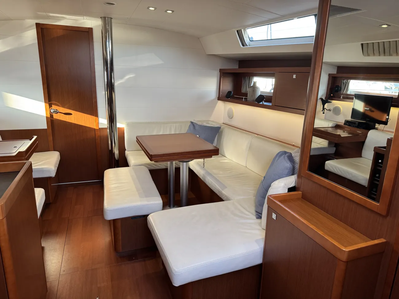 Thumbnail von Beneteau Oceanis 45 Elena