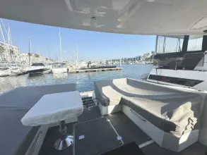 Thumbnail von Cruisers Yachts 390 Express Coupe LUX LIFE