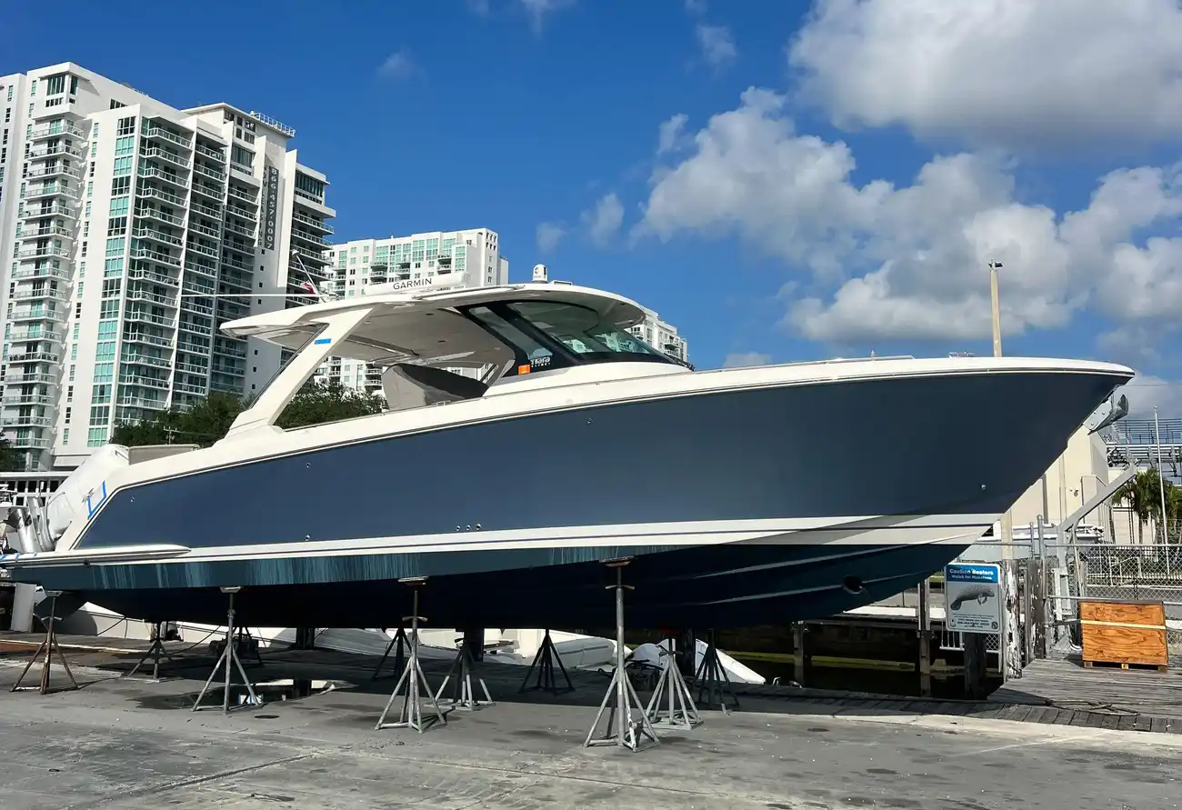 Tiara Yachts 38 LS
