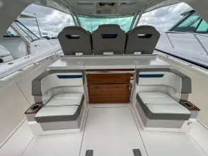 Thumbnail von Tiara Yachts 38 LS