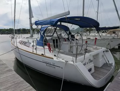 Beneteau Oceanis 37 Knot A Clew