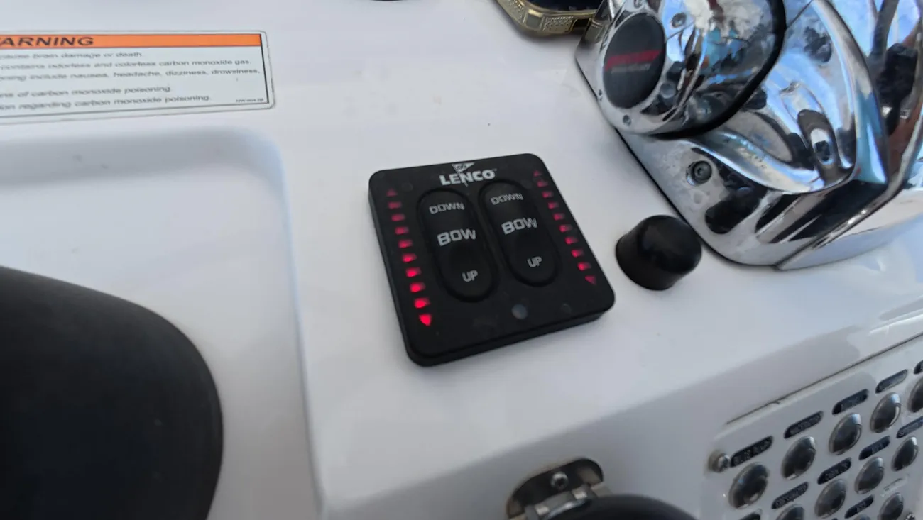 Thumbnail von Intrepid 327 CC