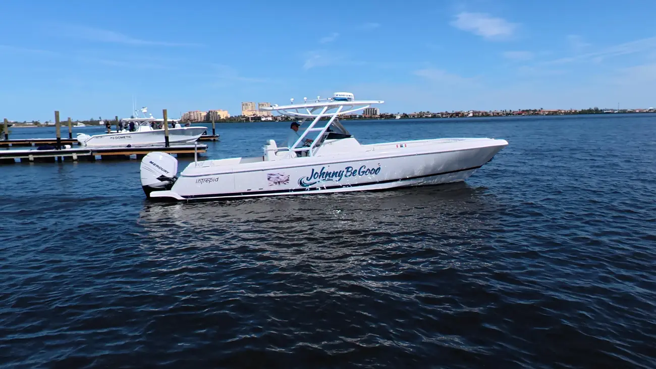 Thumbnail von Intrepid 327 CC