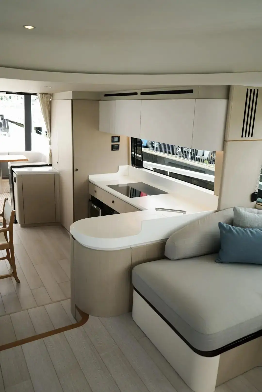 Thumbnail von Azimut 68