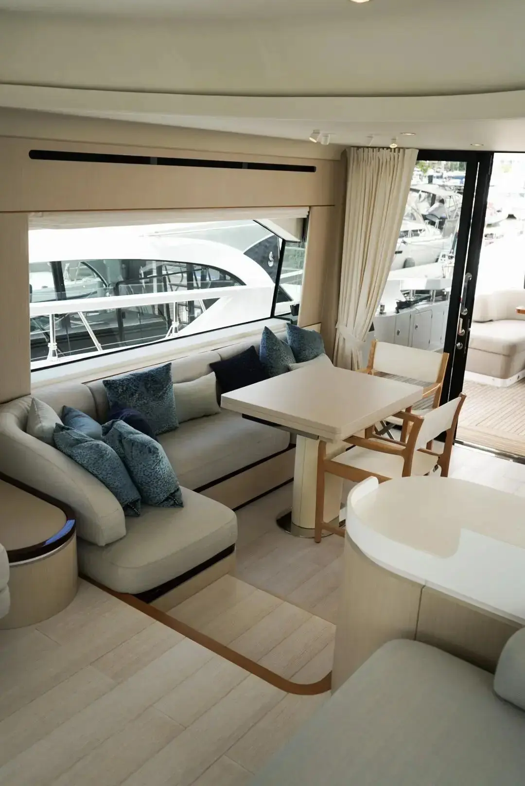 Thumbnail von Azimut 68