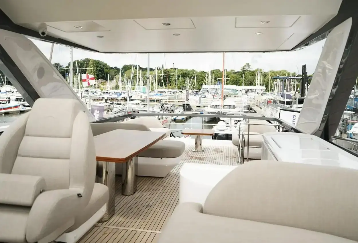 Thumbnail von Azimut 68