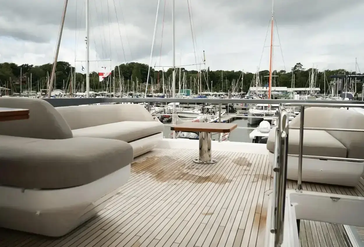 Thumbnail von Azimut 68