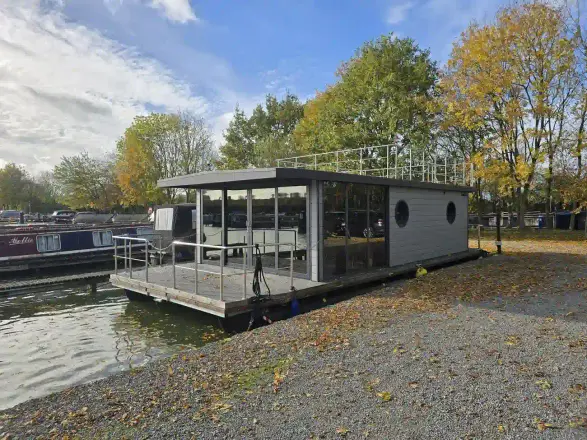 Waterlodge Five Oasis Five Waterlodge.