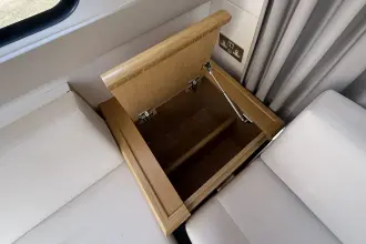 Thumbnail von Haines 32 Sedan Name to be retained by vendor