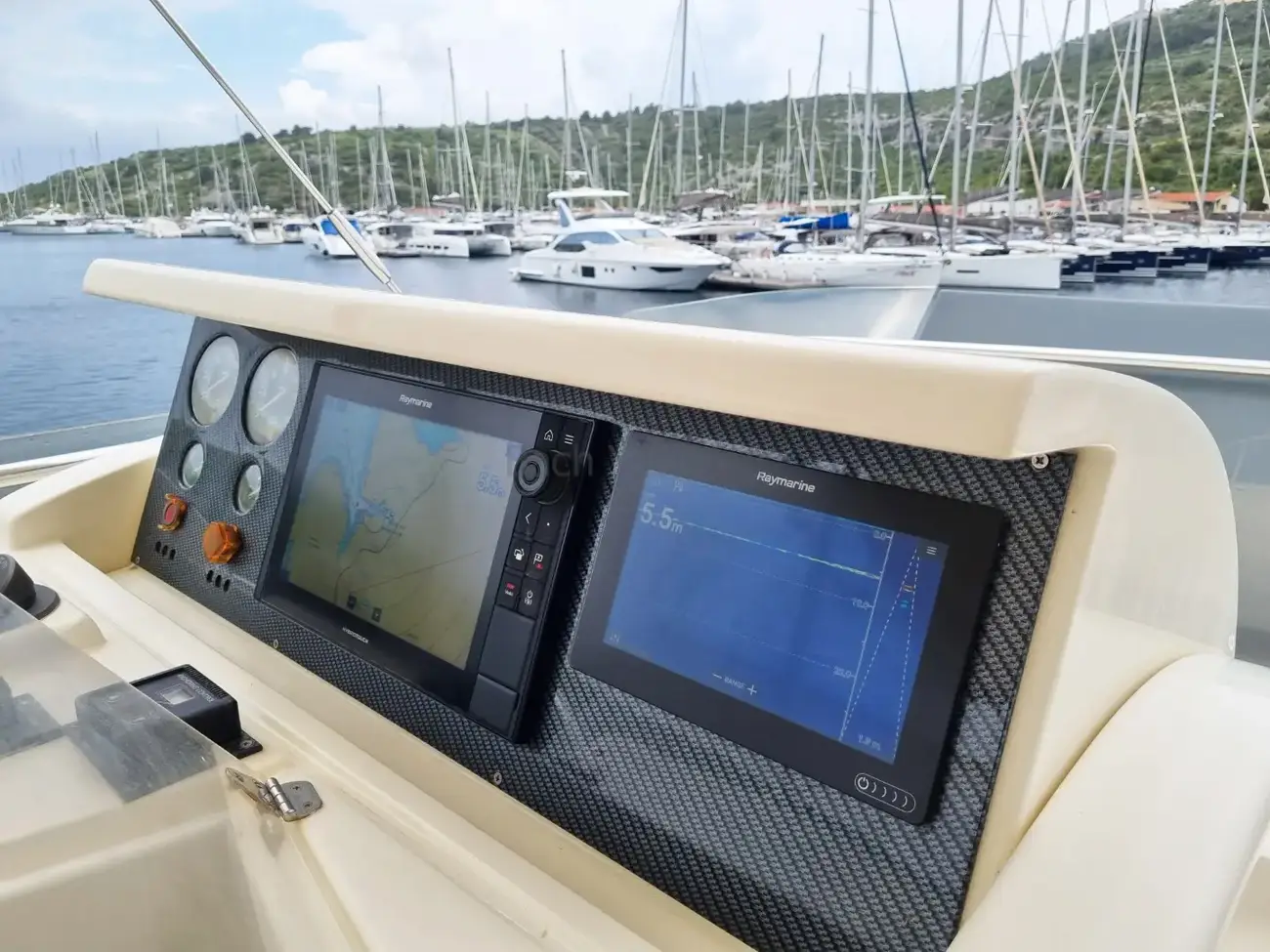 Thumbnail von Ferretti Yachts 68