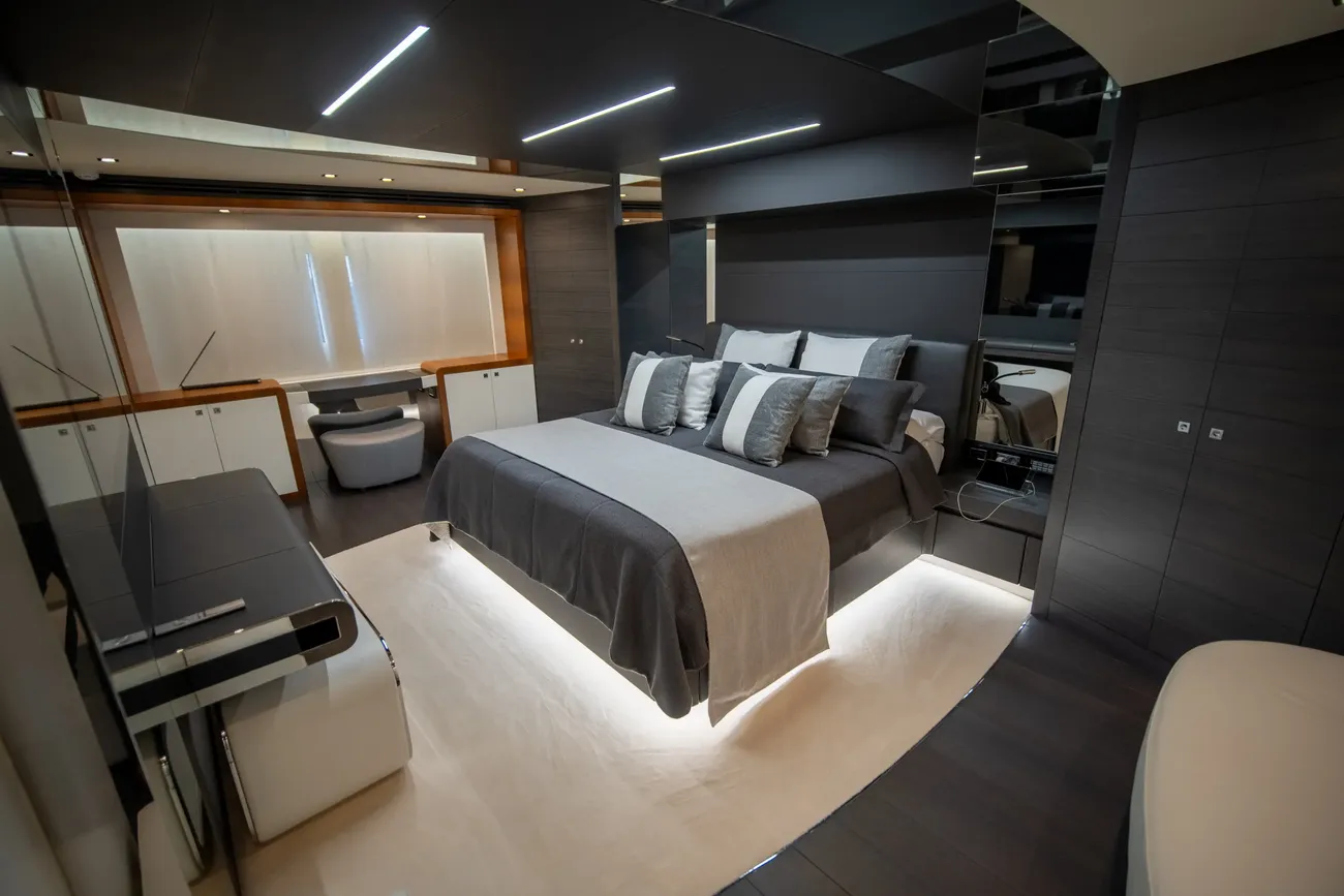 Thumbnail von Astondoa 100 Century