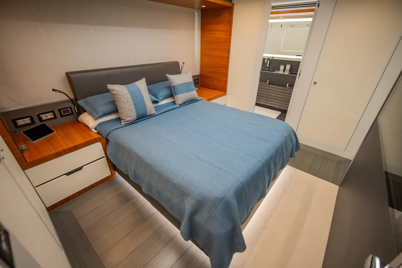 Thumbnail von Astondoa 100 Century