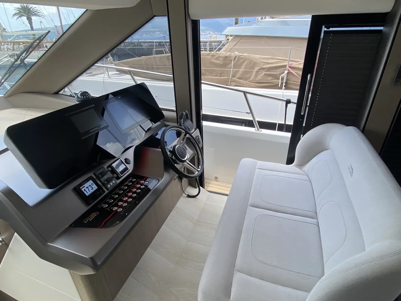 Thumbnail von Galeon 440 FLY