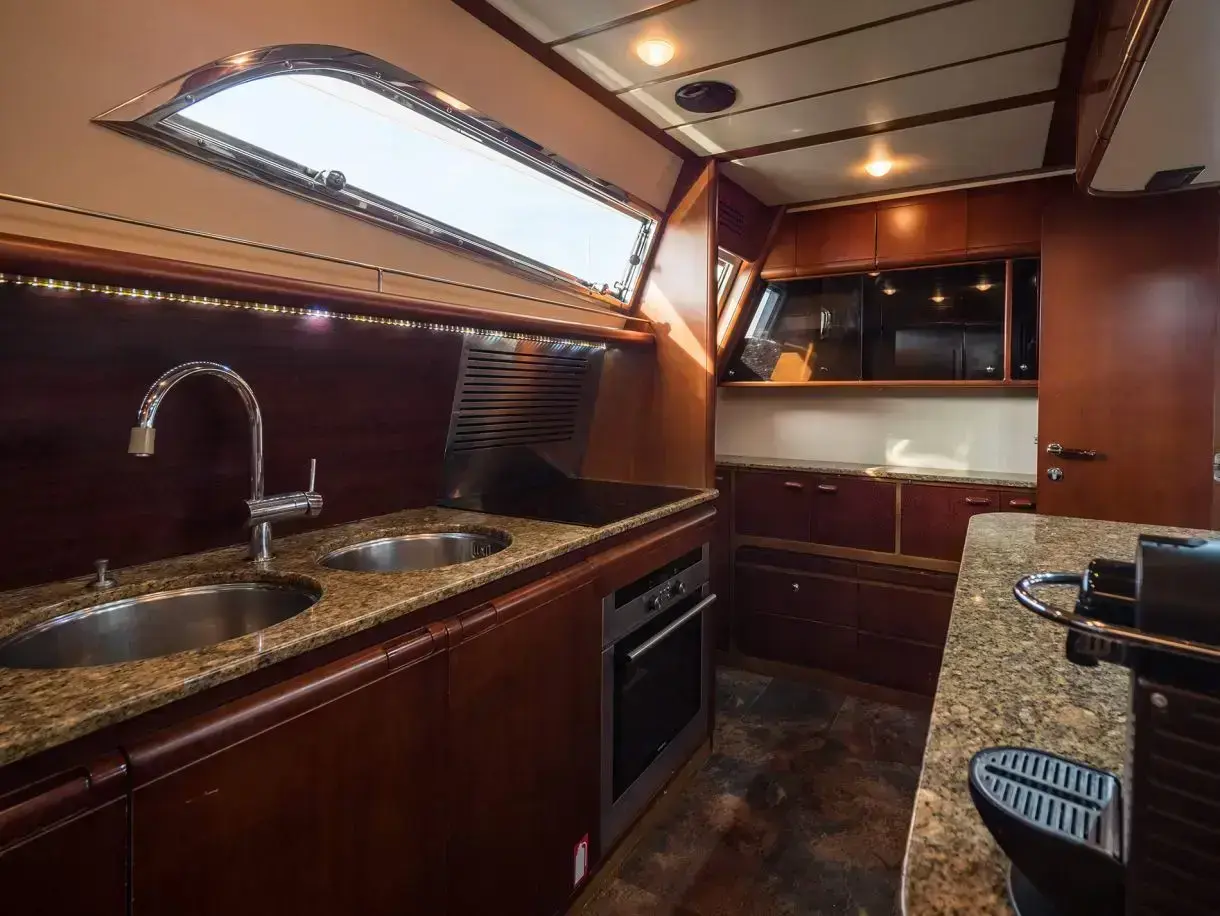 Thumbnail von Ferretti Yachts 80 Hanan