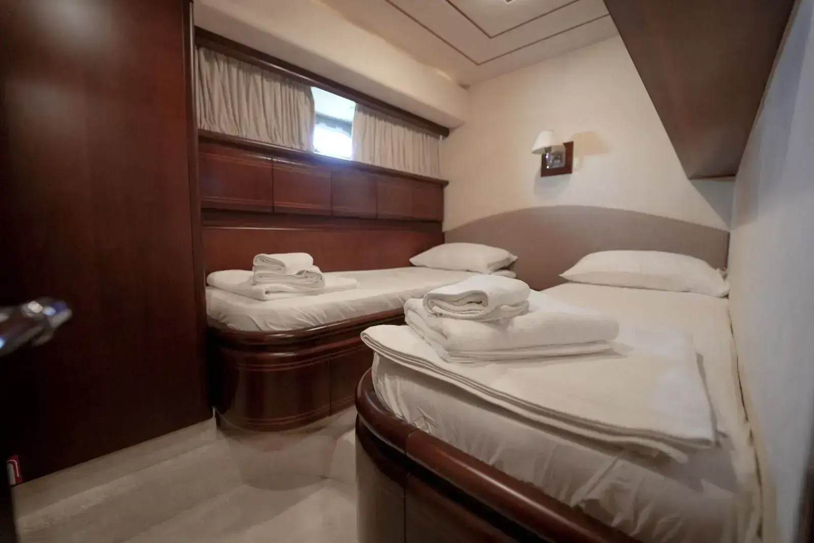 Thumbnail von Ferretti Yachts 80 Hanan