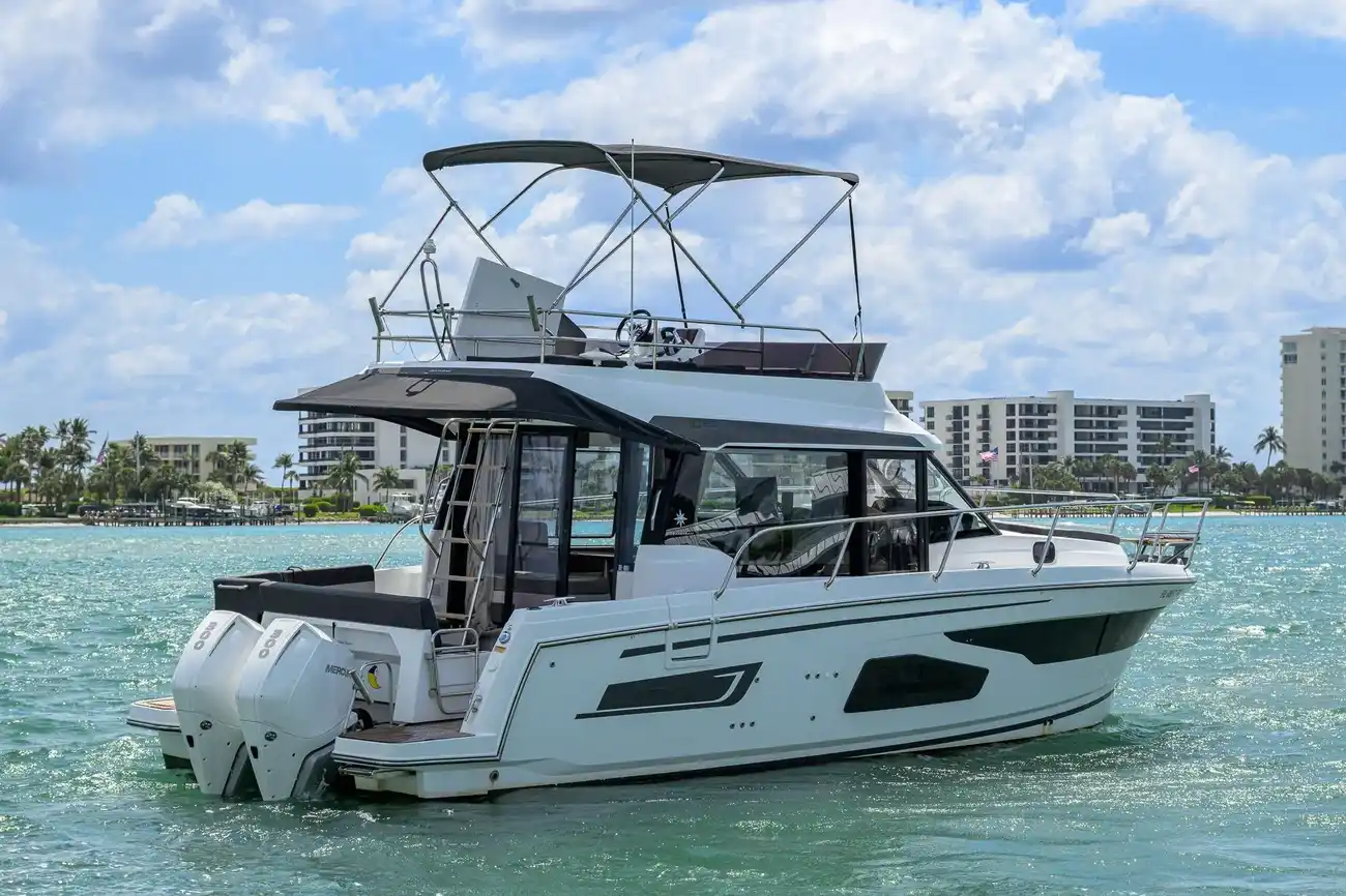 Jeanneau NC 1095 Fly Don't Wake Me