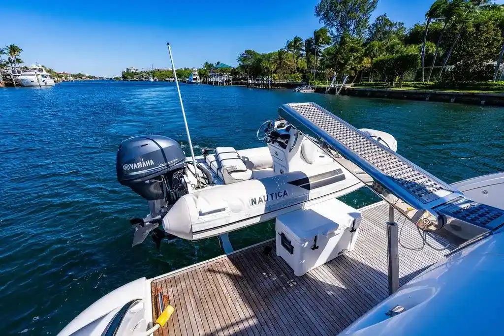 Thumbnail von Azimut 62