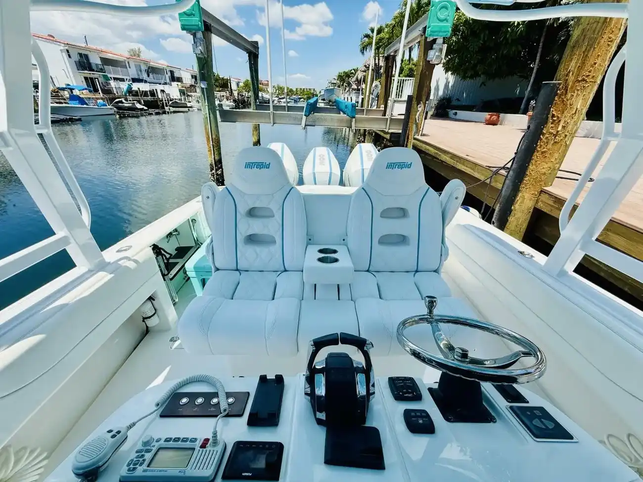 Thumbnail von Intrepid 377 WA