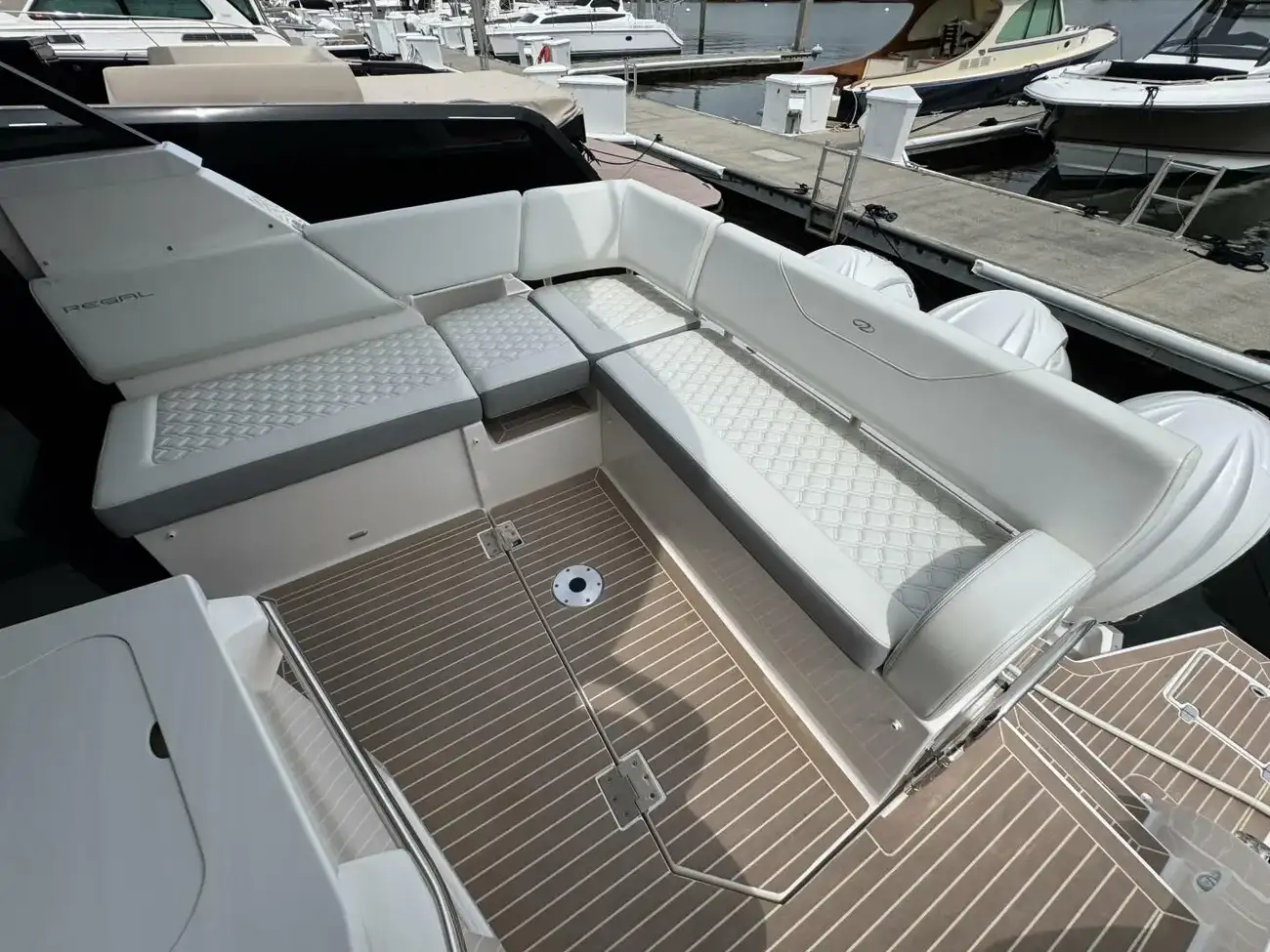 Thumbnail von Regal 38 XO 19TH HOLE