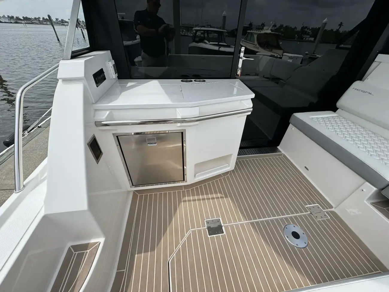 Thumbnail von Regal 38 XO 19TH HOLE