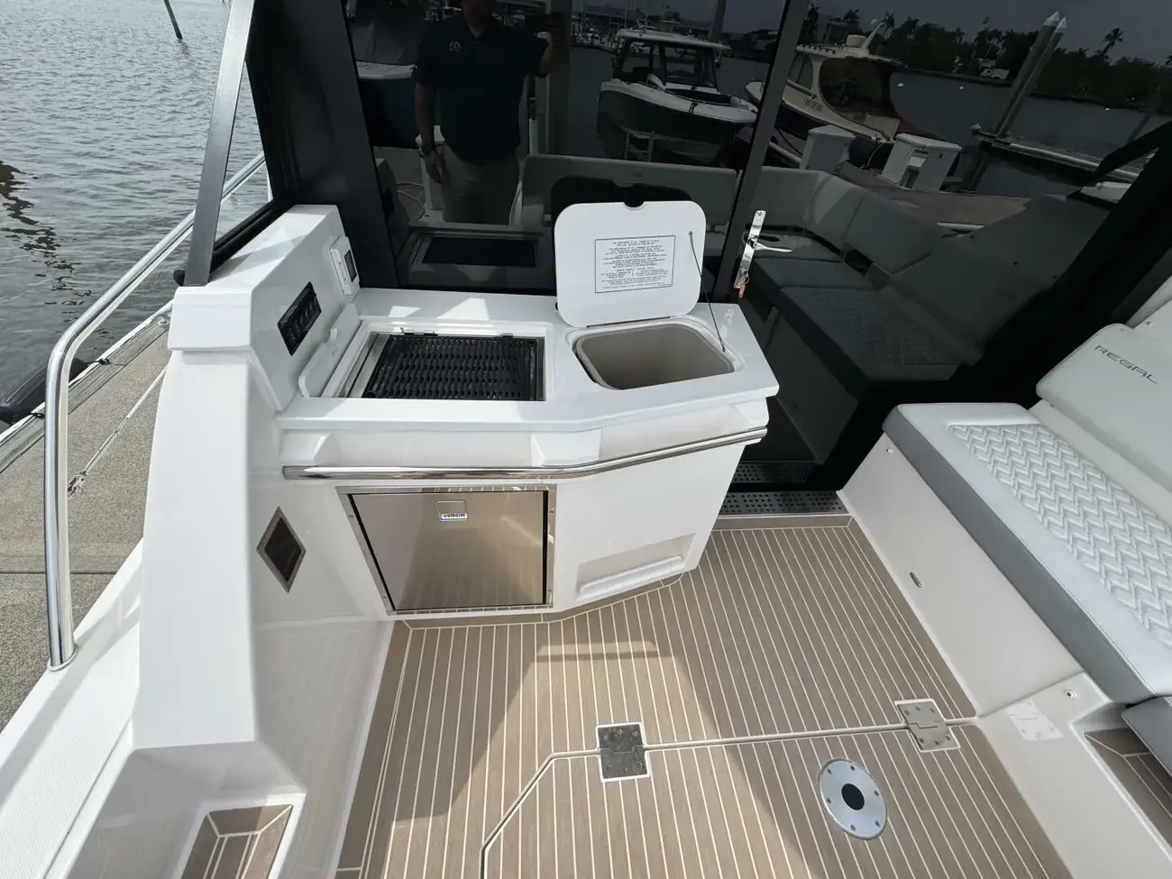 Thumbnail von Regal 38 XO 19TH HOLE