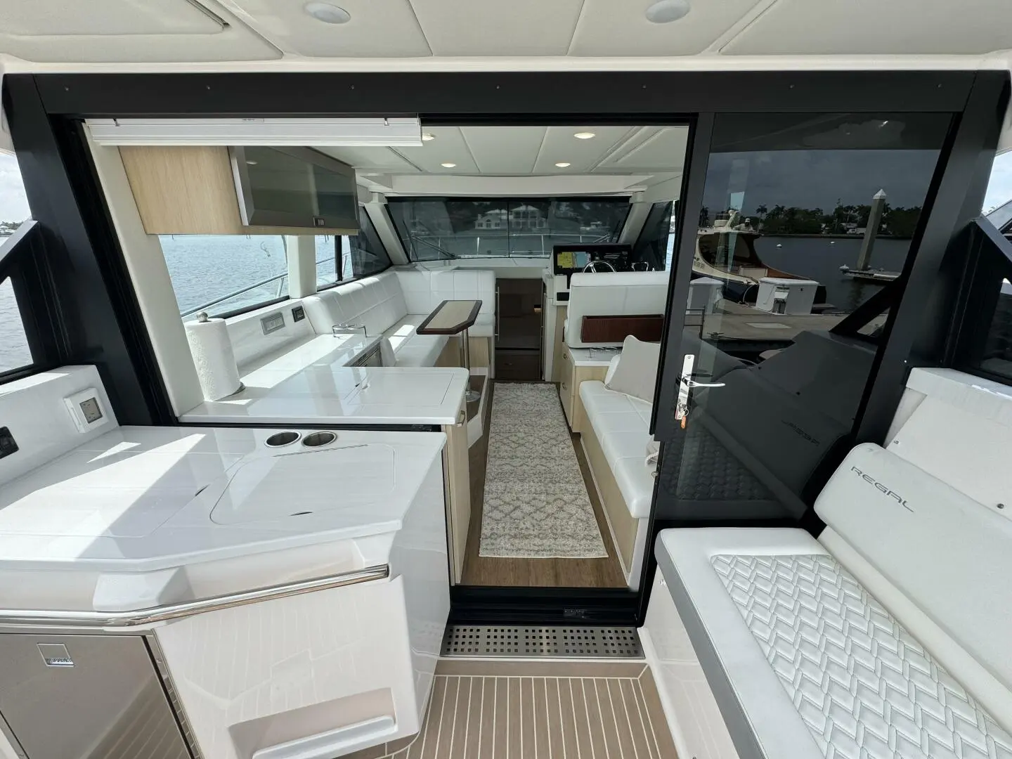 Thumbnail von Regal 38 XO 19TH HOLE