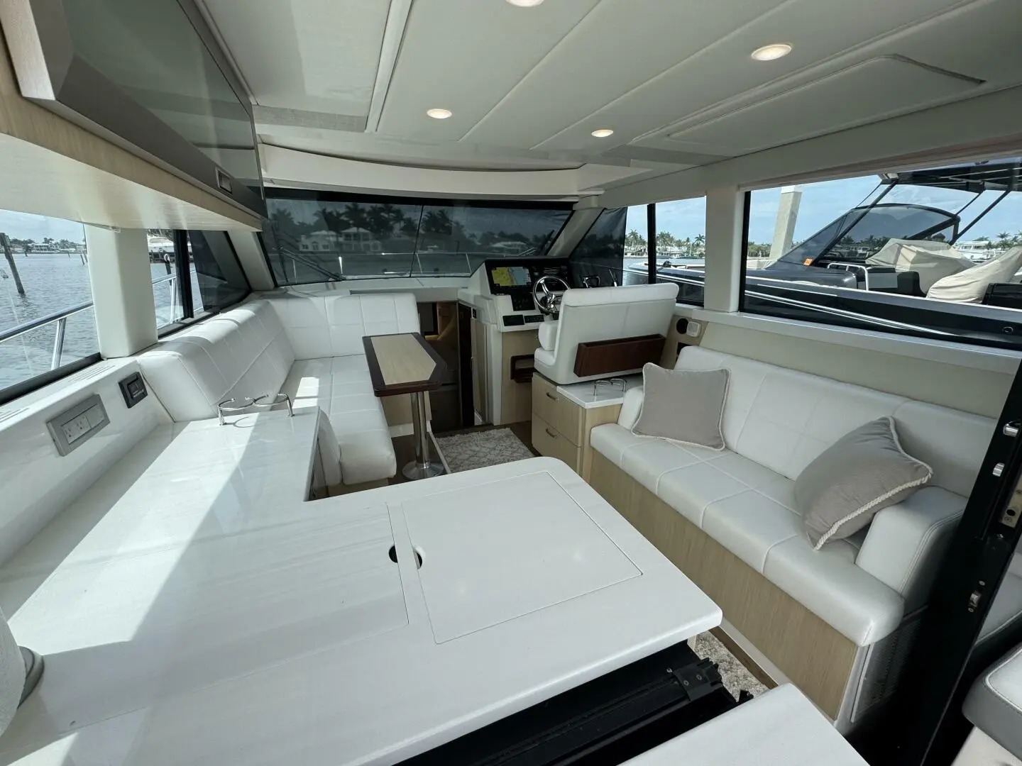 Thumbnail von Regal 38 XO 19TH HOLE